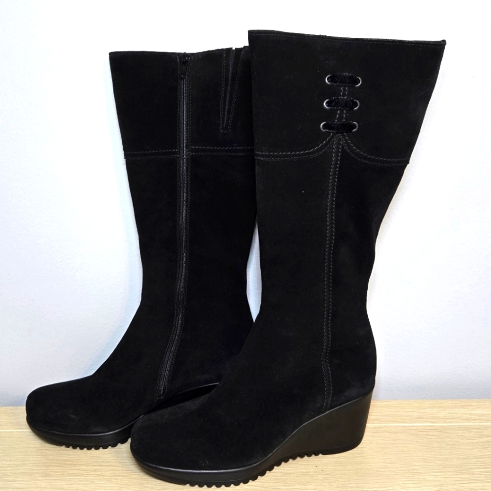 NEW La CANADIENNE Black Knee-High Suede Boots